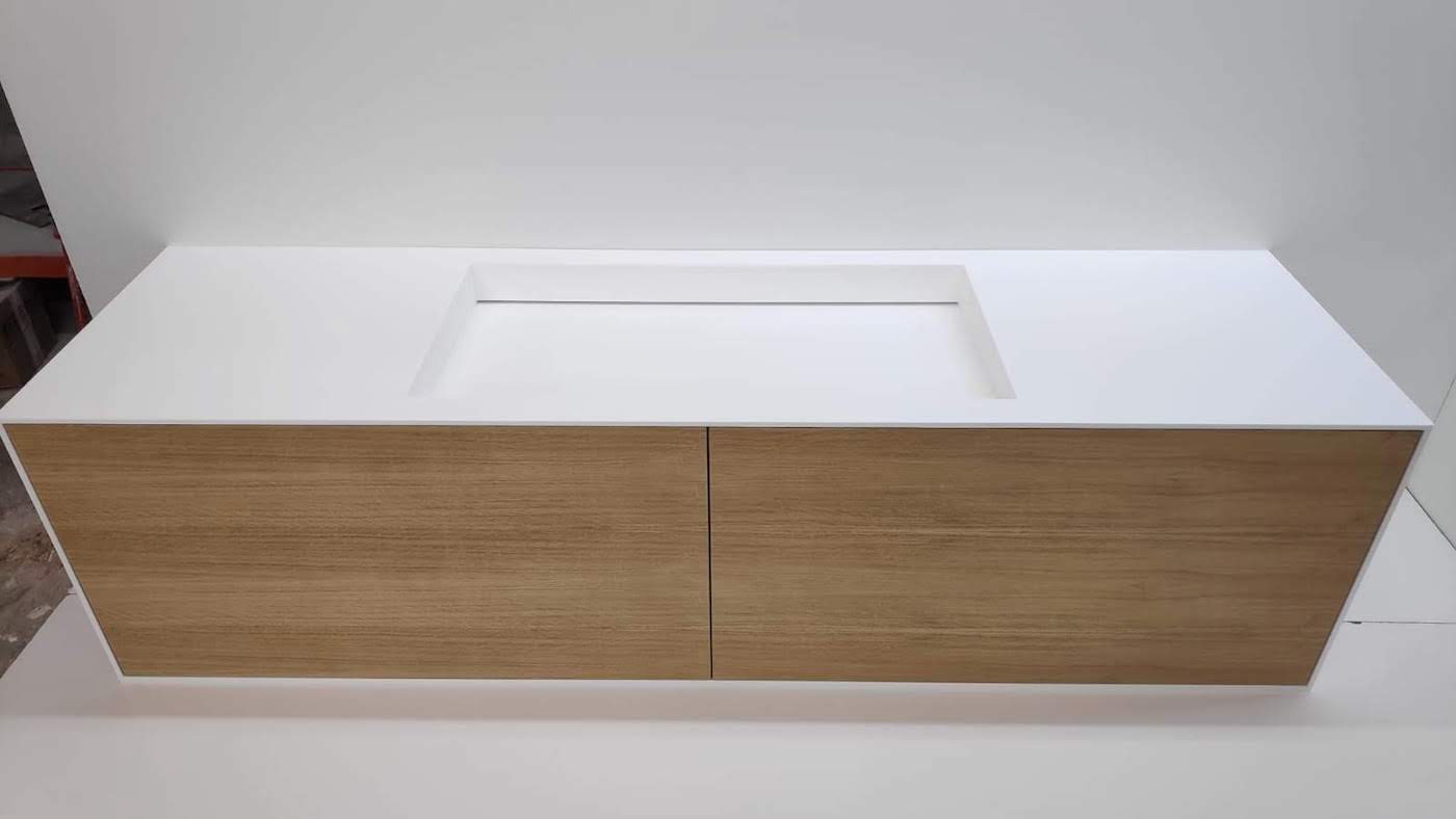 mueble-suite-baño-corian-betacryl-frontales-roble-1